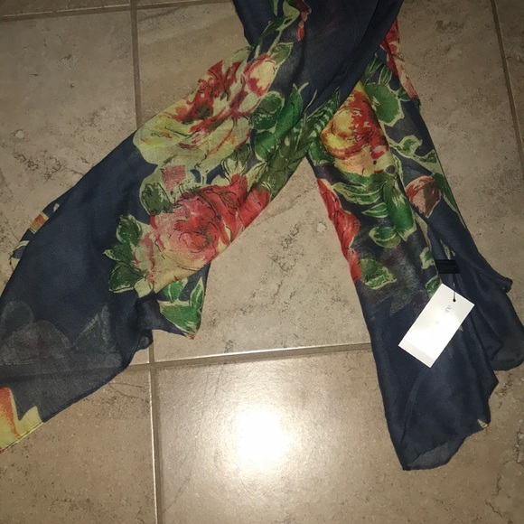 Denim Floral Scarf 🧣 - Picture 3 of 3